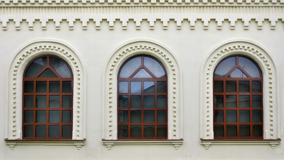 Design especial de cozinha feita à medida com uma bonita iluminação LED, ambiente acolhedor e seguro, da Crossline Furniture