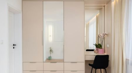 Design especial de cozinha feita à medida com uma bonita iluminação LED, ambiente acolhedor e seguro, da Crossline Furniture