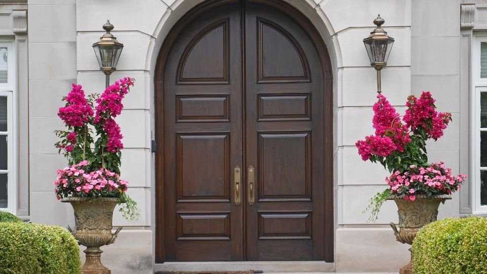 Design especial de cozinha feita à medida com uma bonita iluminação LED, ambiente acolhedor e seguro, da Crossline Furniture