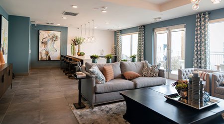 Janelas de madeira sob medida para interior residencial com grande entrada de luz