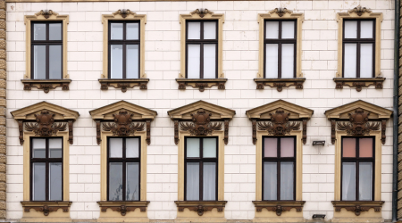 Janelas de madeira sob medida para reabilitação de edifício histórico